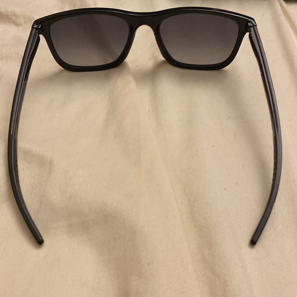 Prada polarized black frame grey lens - Picture 3 of 4
